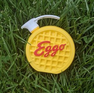 Eggo syrup dispenser
